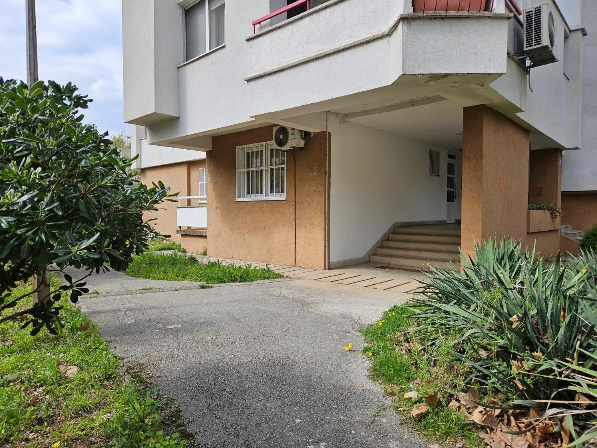 City Mid Mostar Apartment Екстер'єр фото