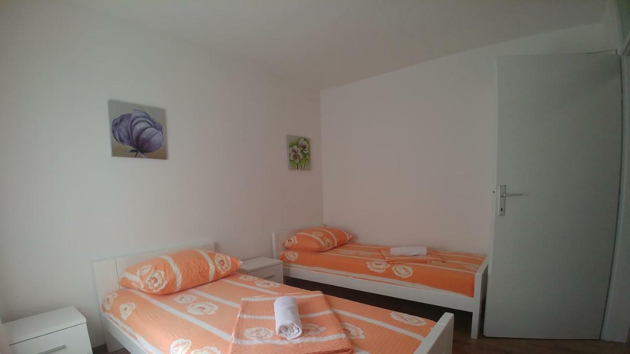 City Mid Mostar Apartment Екстер'єр фото