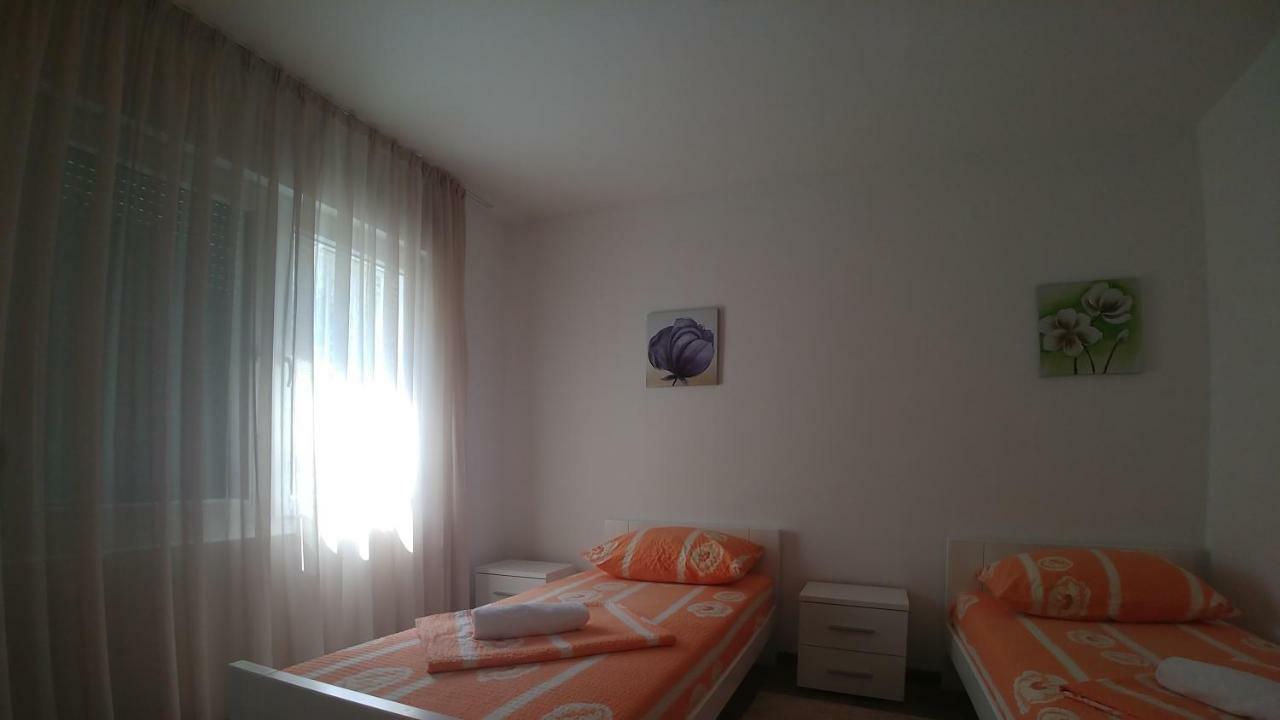City Mid Mostar Apartment Екстер'єр фото
